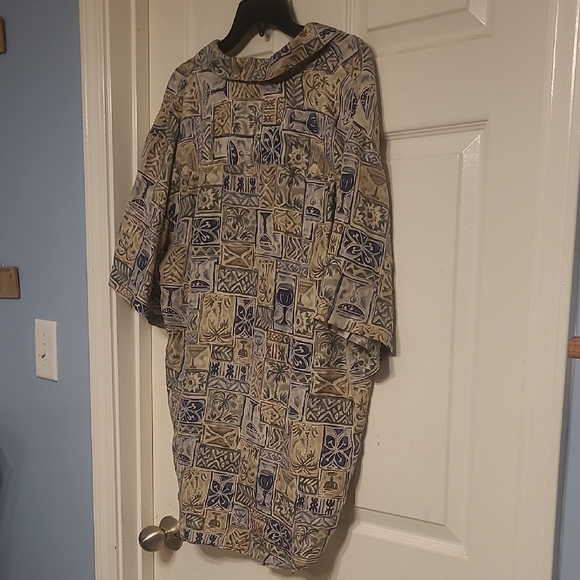 Roundtree & Yorke Tan and Navy Patterned Men's Dress Shirt - Picture 4 of 5